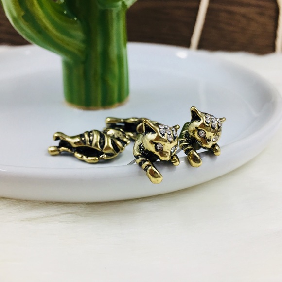 Jewelry - Only ships with $15 orders. Golden Hard Metal Cat Animal Earrings
